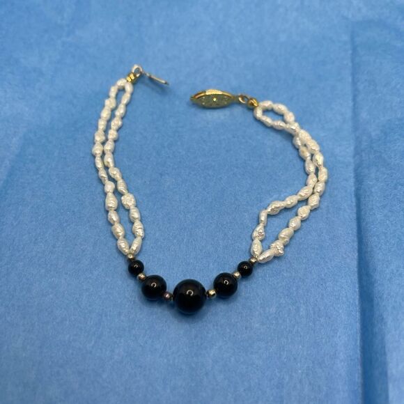 Vintage freshwater pearls and black onyx bracelet - Picture 3 of 8